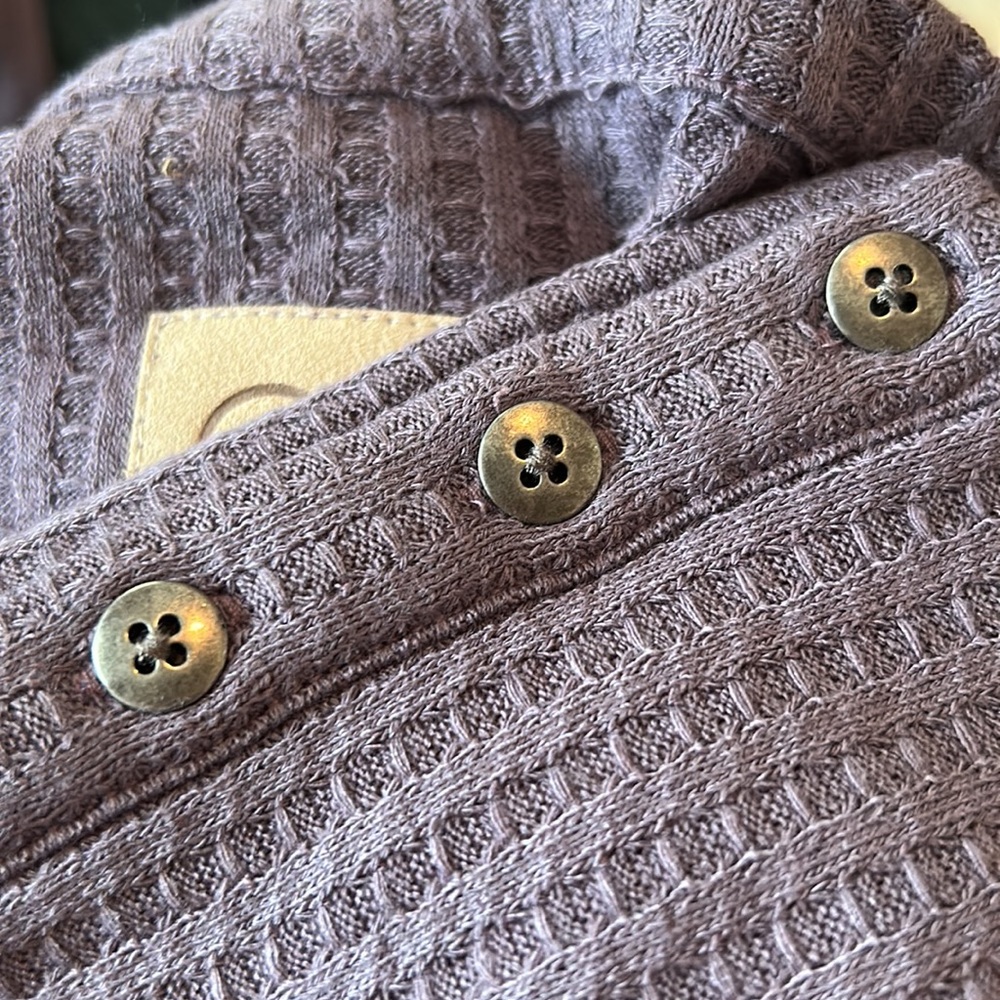 NWOT, Chaser, Women’s LS Waffle top, buttons at wrists, rounded hem - Picture 7 of 7